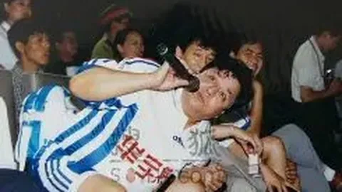 沙溢公布与胡可十周年婚礼照：爱意长存，深情告白